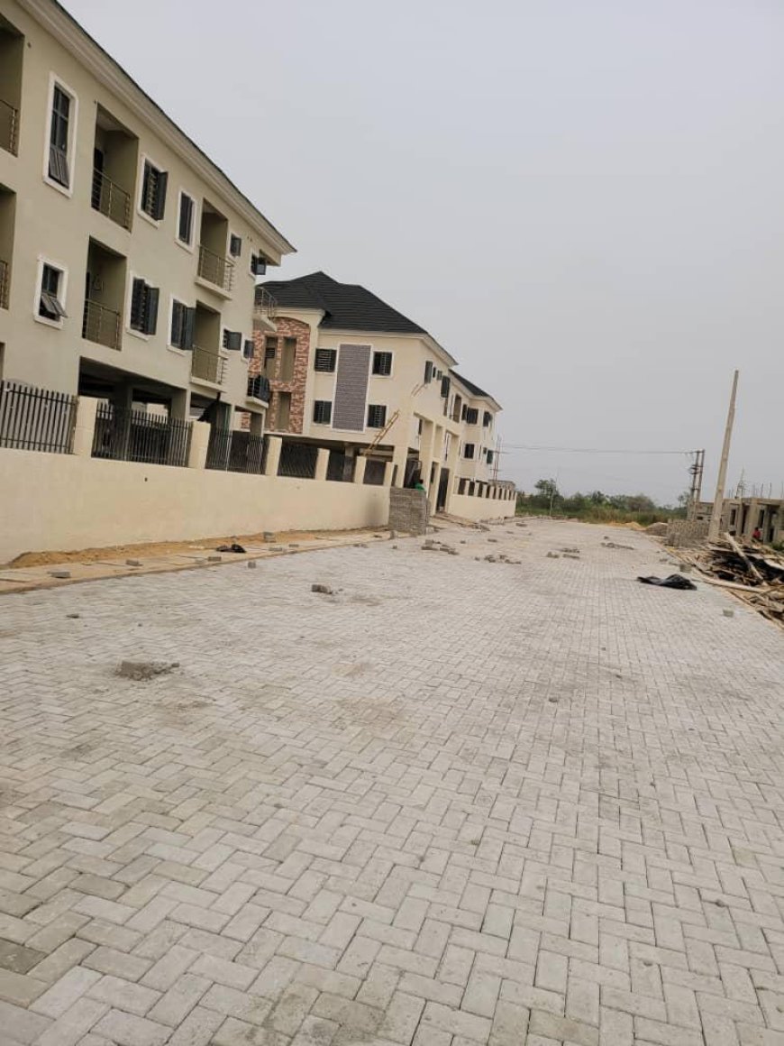 Luxury Living in Lekki: Exquisite 2-Bedroom Flat Available Ikota GRA, Lekki, Lagos