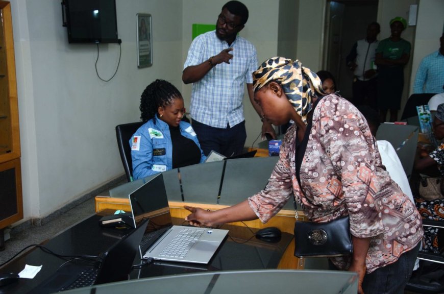 Festival of Joy Promo: Glo conducts another draw in Ibadan, Oyo State .....Emerged winners  receives cash prizes, 2 brand new Kia Picanto cars, sewing machines, others