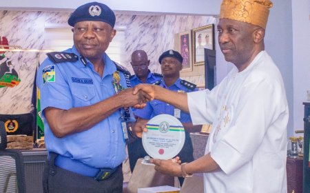 21-Day Thanksgiving: Primate Ayodele Visits AIG Fayoade Adegoke, Other Church Members