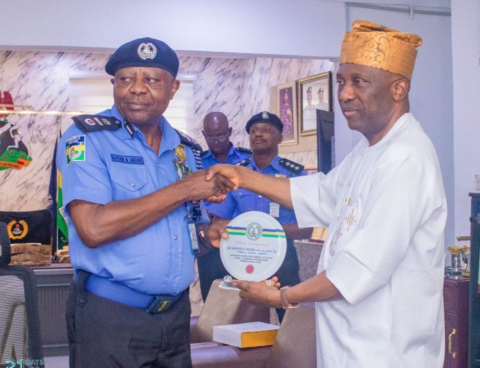 21-Day Thanksgiving: Primate Ayodele Visits AIG Fayoade Adegoke, Other Church Members