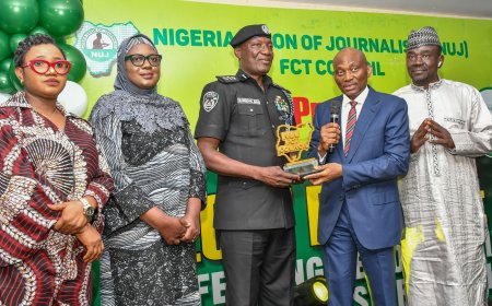 Applauds, Pomp as AIG Olohundare Jimoh Bags NUJ FCT Most Coveted Crime Fighter of the Year Award